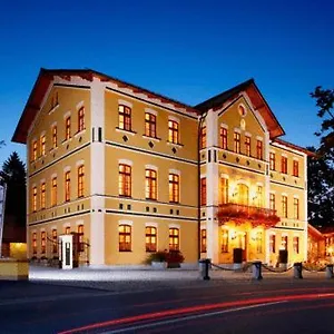 4* Hotell & Restaurant Waldschloss